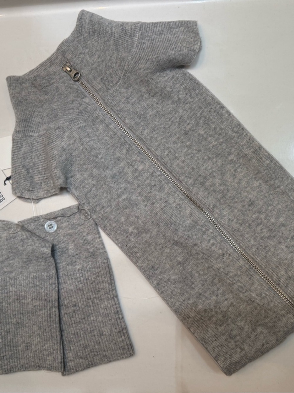 NWT $300 Veronica Beard Cashmere turtleneck  Dickey W/Cuffs in heather gray